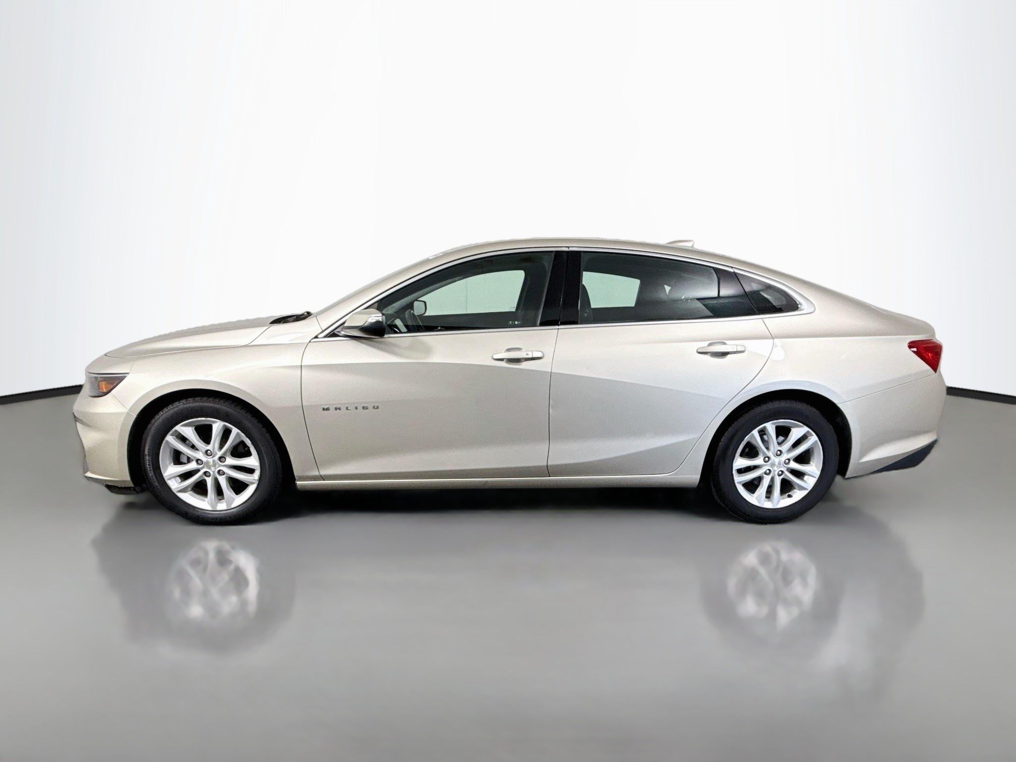 Used 2016 Chevrolet Malibu LT w/ Driver Confidence Package FWD image 6