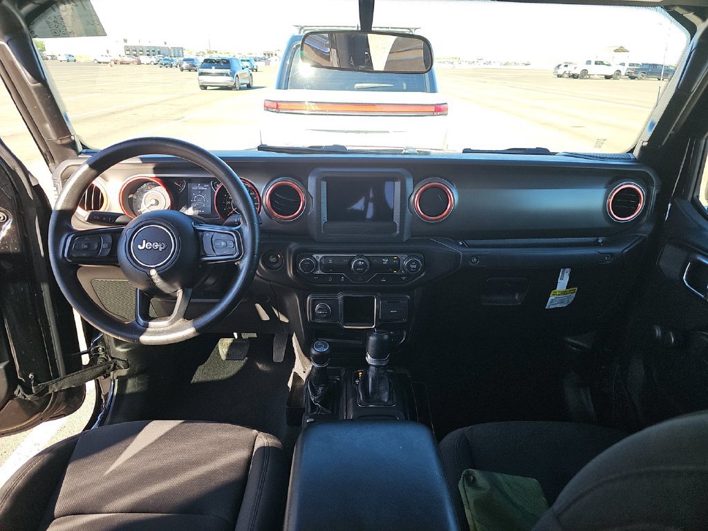 Used 2022 Jeep Gladiator Sport AWD/4WD image 6
