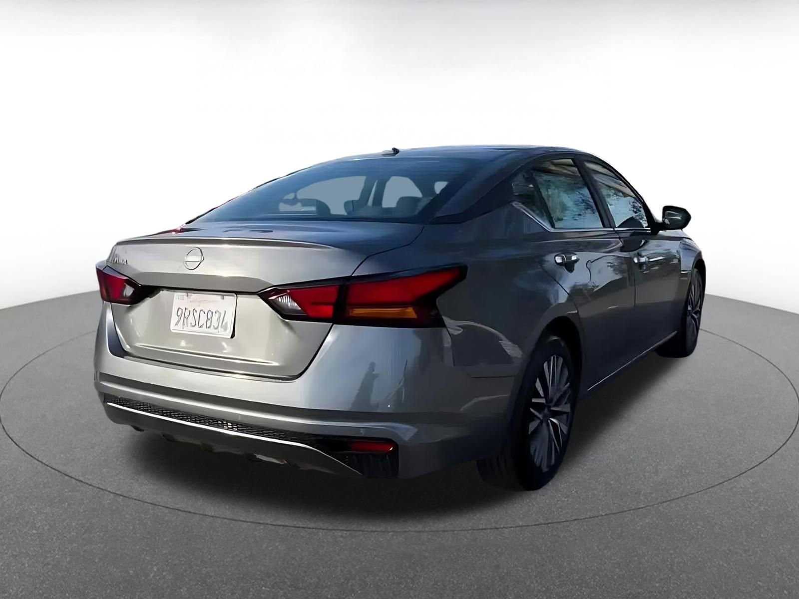 Used 2025 Nissan Altima 2.5 SV image 11