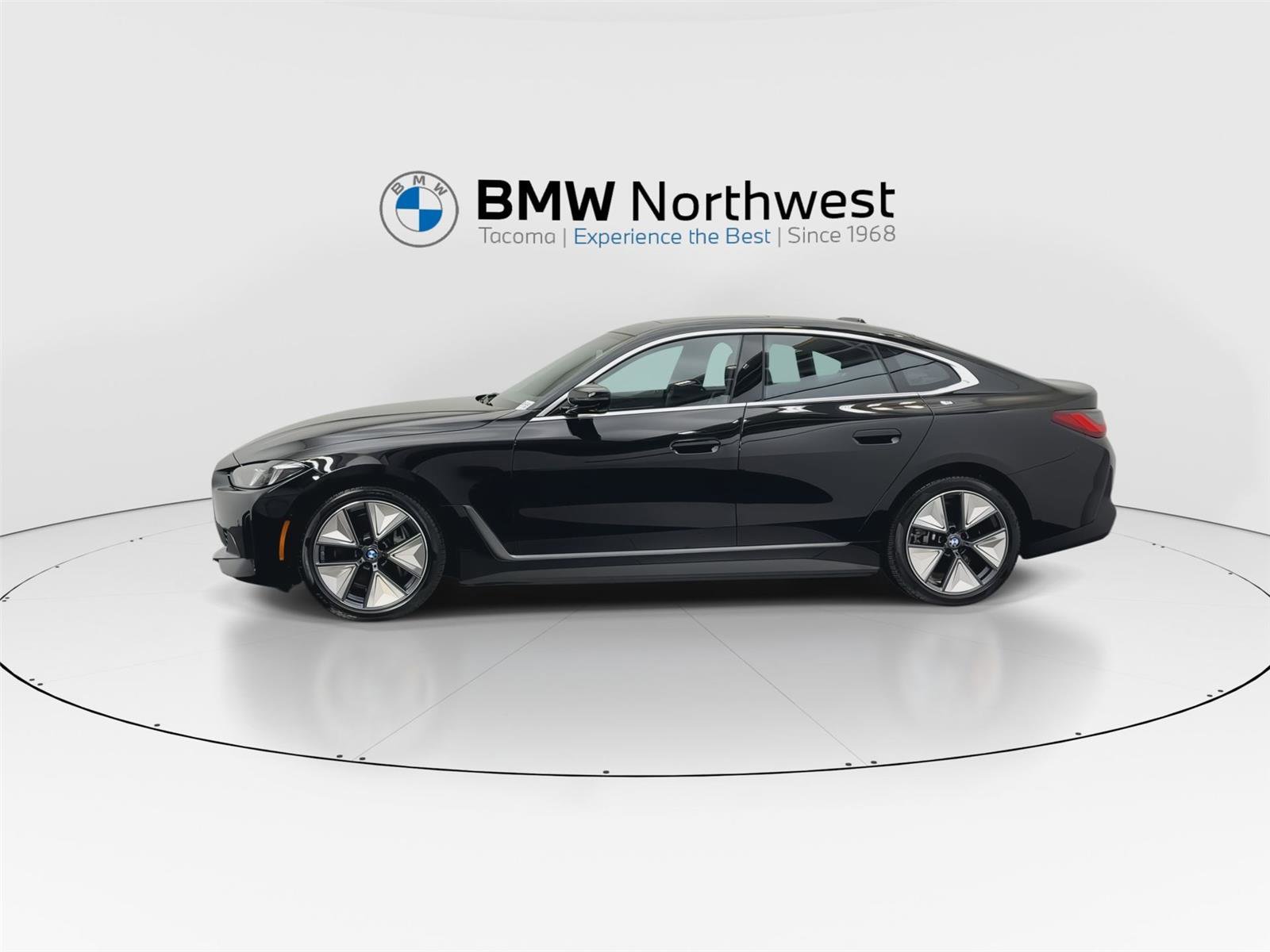 Used 2025 BMW i4 xDrive40i w/ Parking Assistance Package image 10
