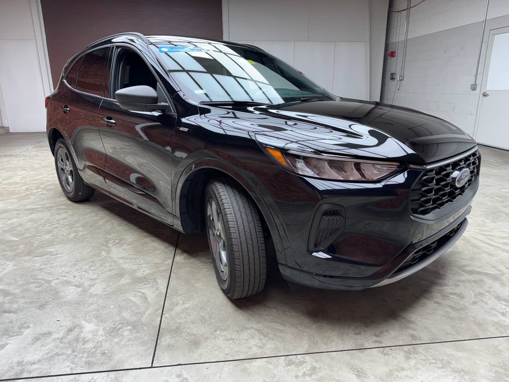 Used 2023 Ford Escape ST-Line w/ Tech Pack #1 AWD/4WD image 7