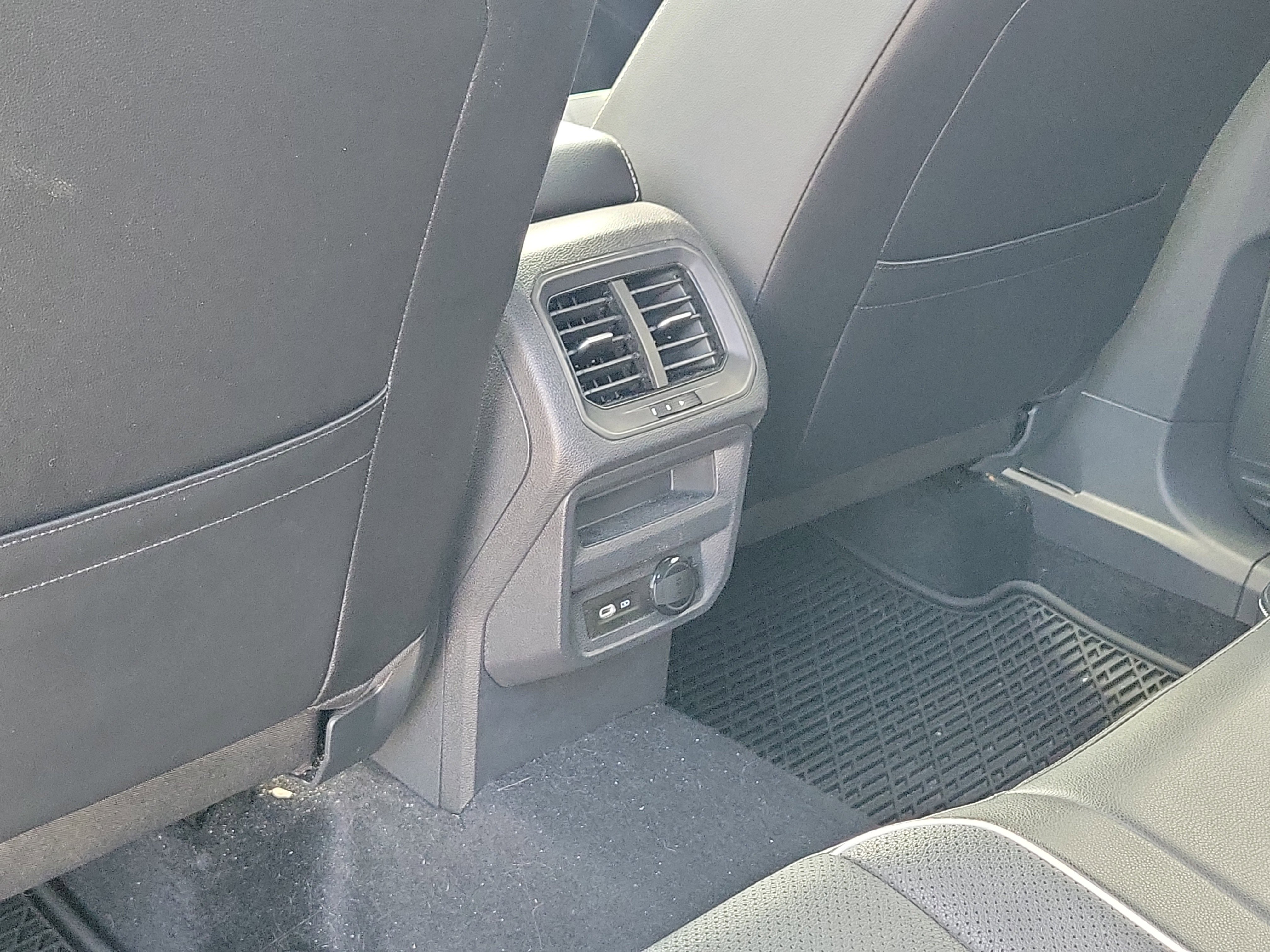 Used 2022 Volkswagen Tiguan SEL R-Line image 15