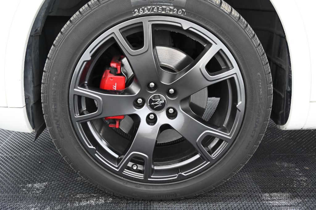 Used 2021 Maserati Levante AWD/4WD image 50