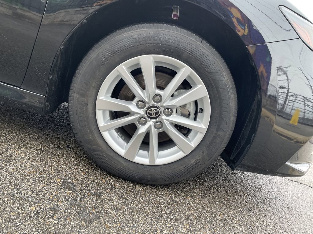 Used 2025 Toyota Camry LE AWD/4WD image 11