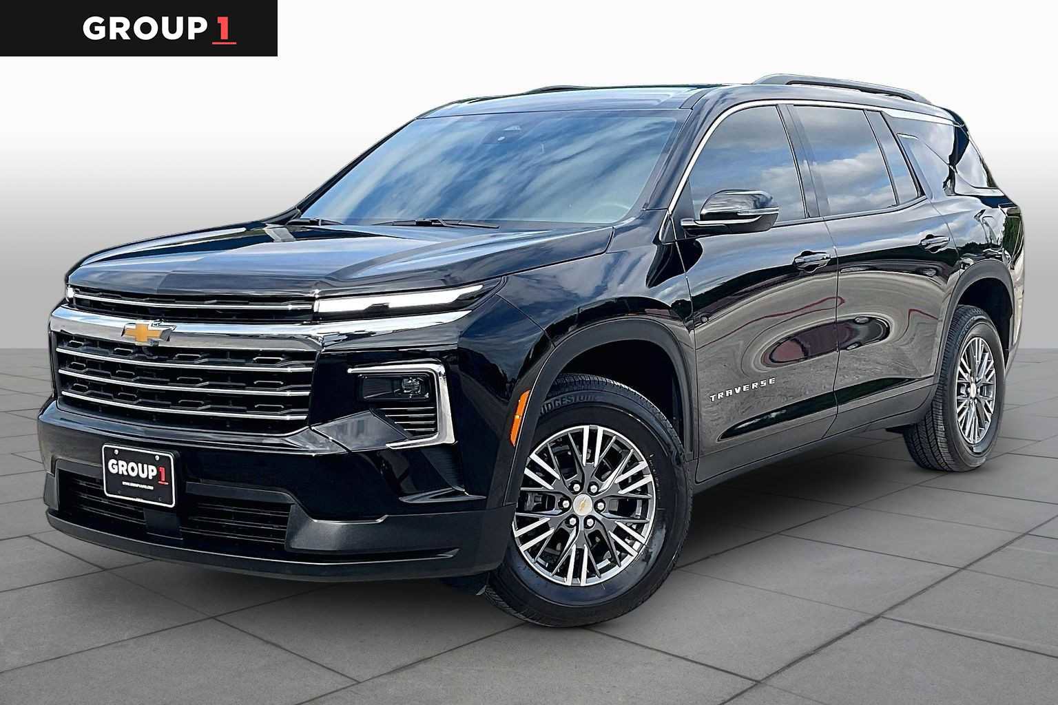 Used 2026 Chevrolet Traverse LT FWD image 1