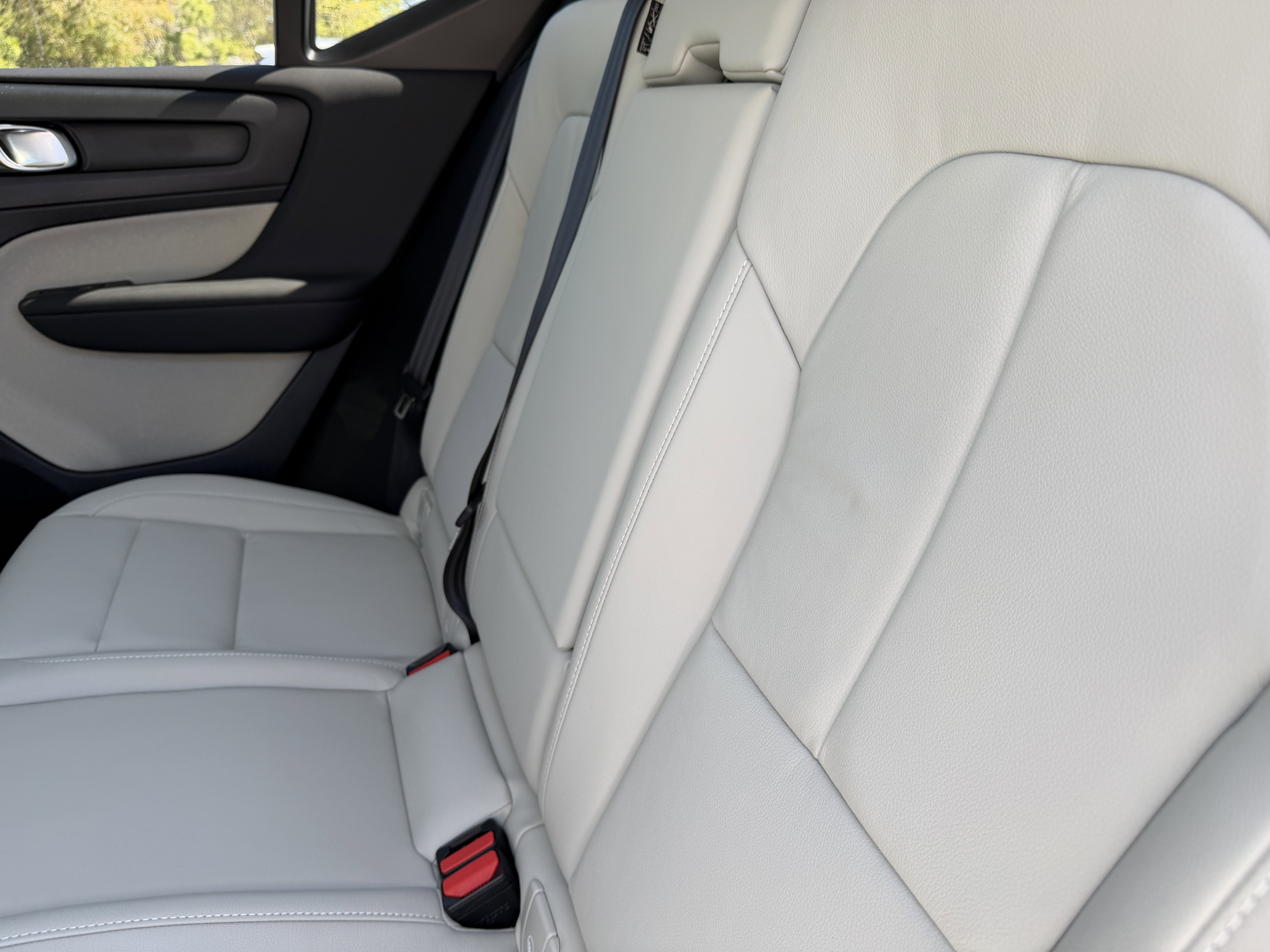 New 2026 Volvo XC40 B5 Ultra w/ Protection Package image 15