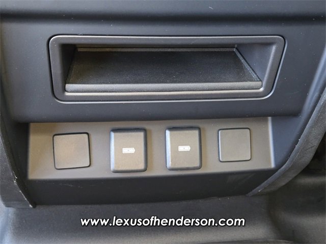 Used 2023 Land Rover Defender 110 SE image 13