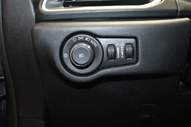 Used 2020 Chrysler Pacifica Touring w/ S Appearance Package image 12