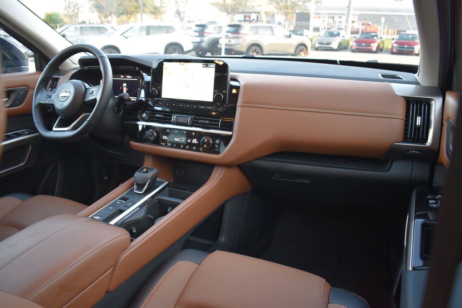 Used 2025 Nissan Pathfinder Platinum w/ Black Appearance Package FWD image 75