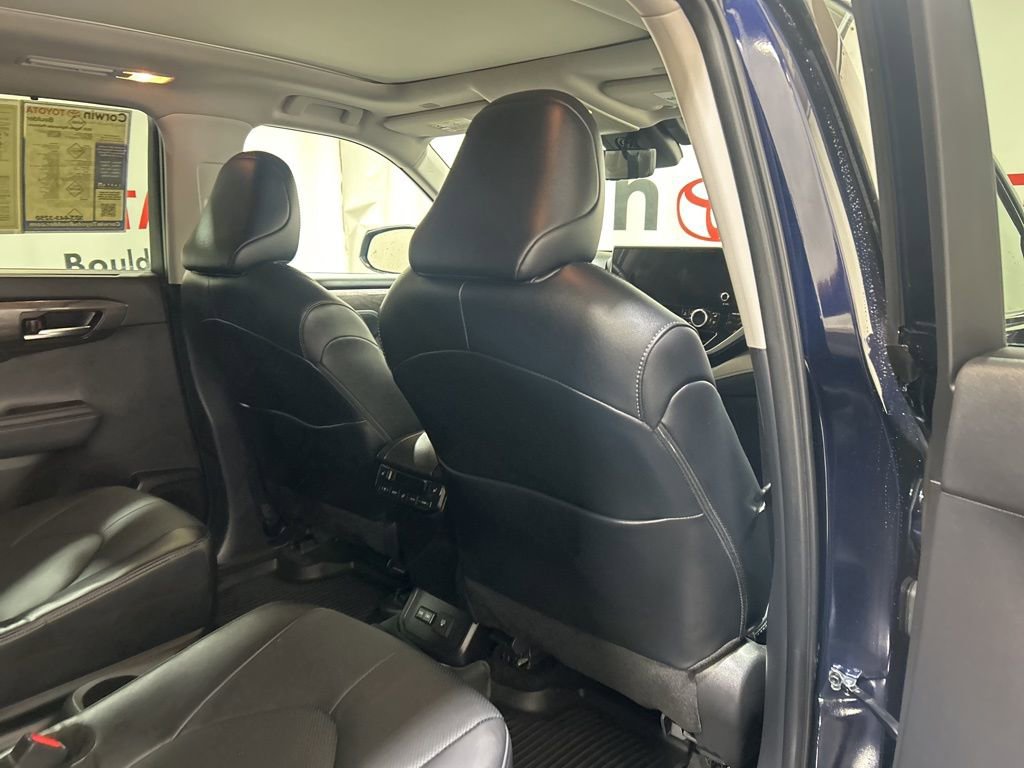 Used 2025 Toyota Highlander Platinum AWD/4WD image 13