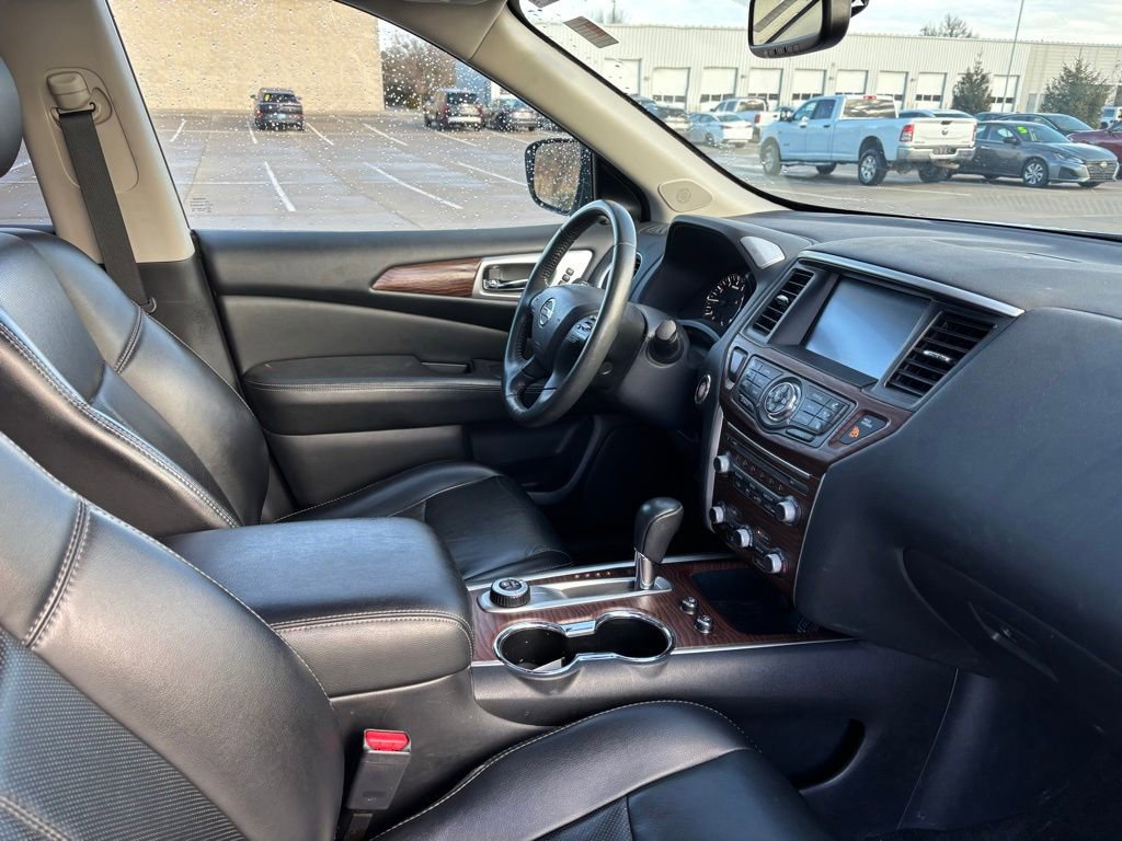 Used 2018 Nissan Pathfinder Platinum image 18