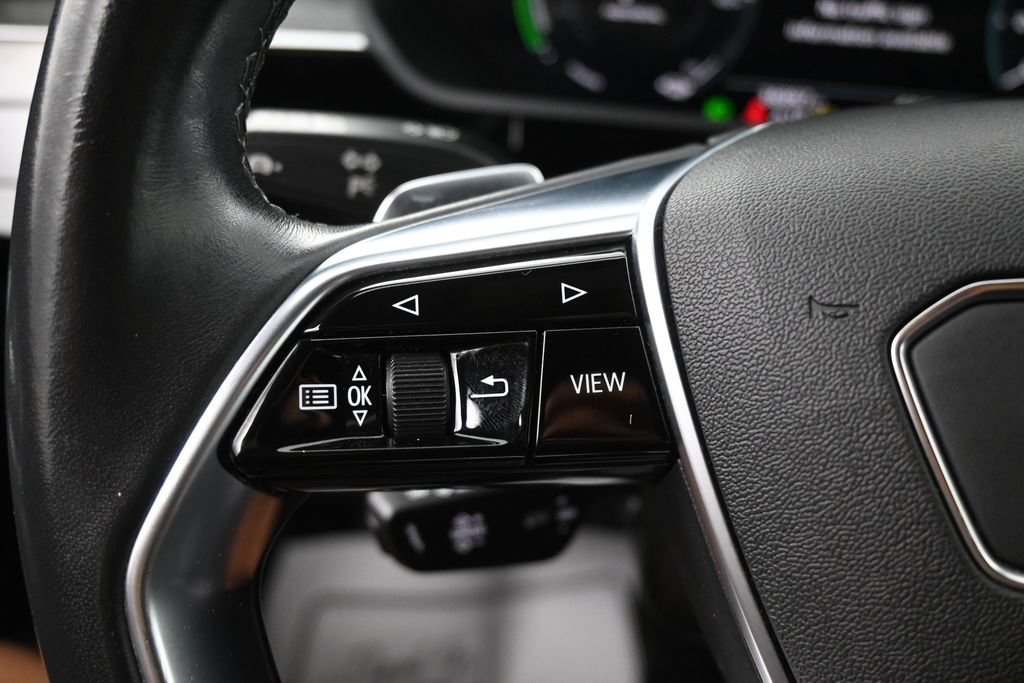 Used 2022 Audi e-tron Premium Plus w/ Premium Plus Package AWD/4WD image 23