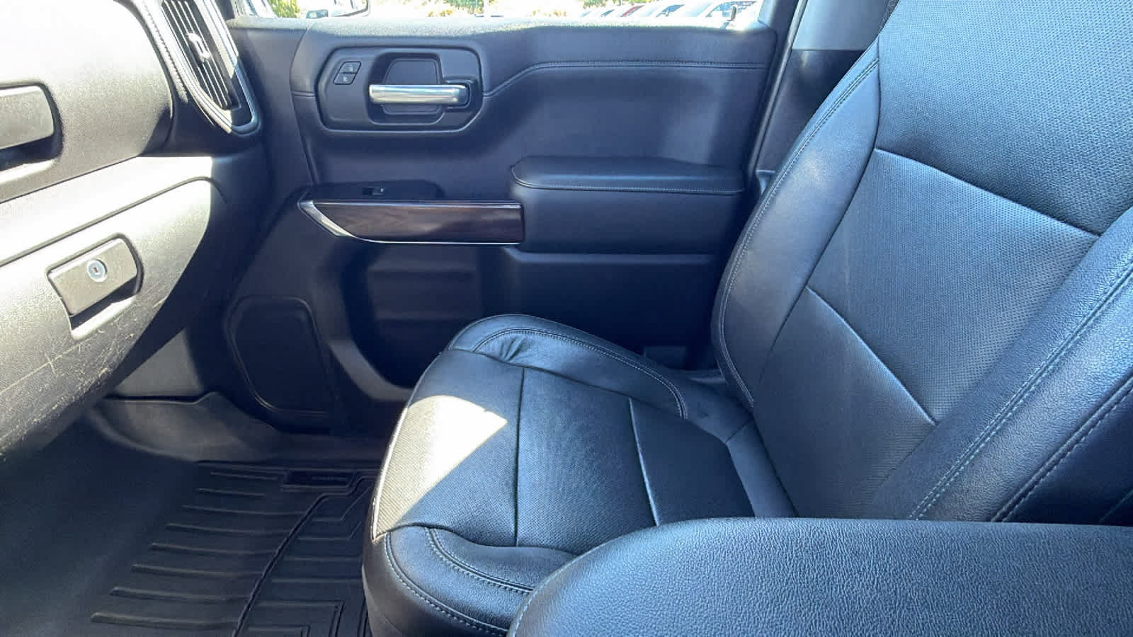 Used 2019 GMC Sierra 1500 SLT w/ SLT Convenience Package AWD/4WD image 12