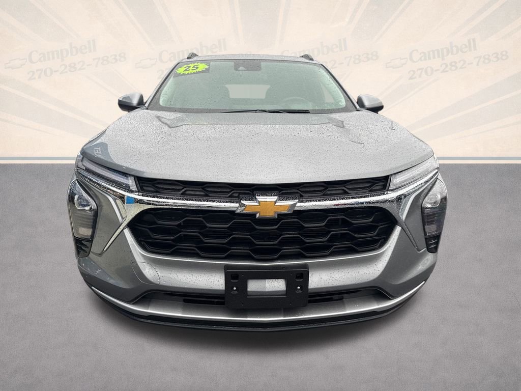 Used 2025 Chevrolet Trax LT w/ LT Convenience Package image 9