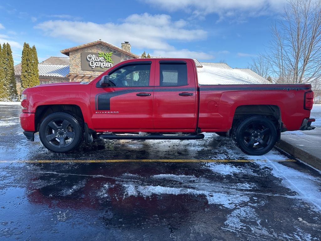 Used 2017 Chevrolet Silverado 1500 Custom image 1