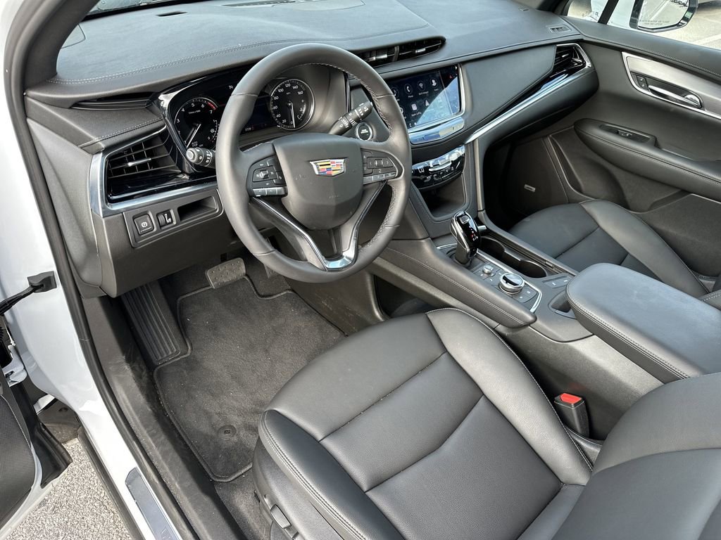 New 2025 Cadillac XT6 Luxury FWD image 13