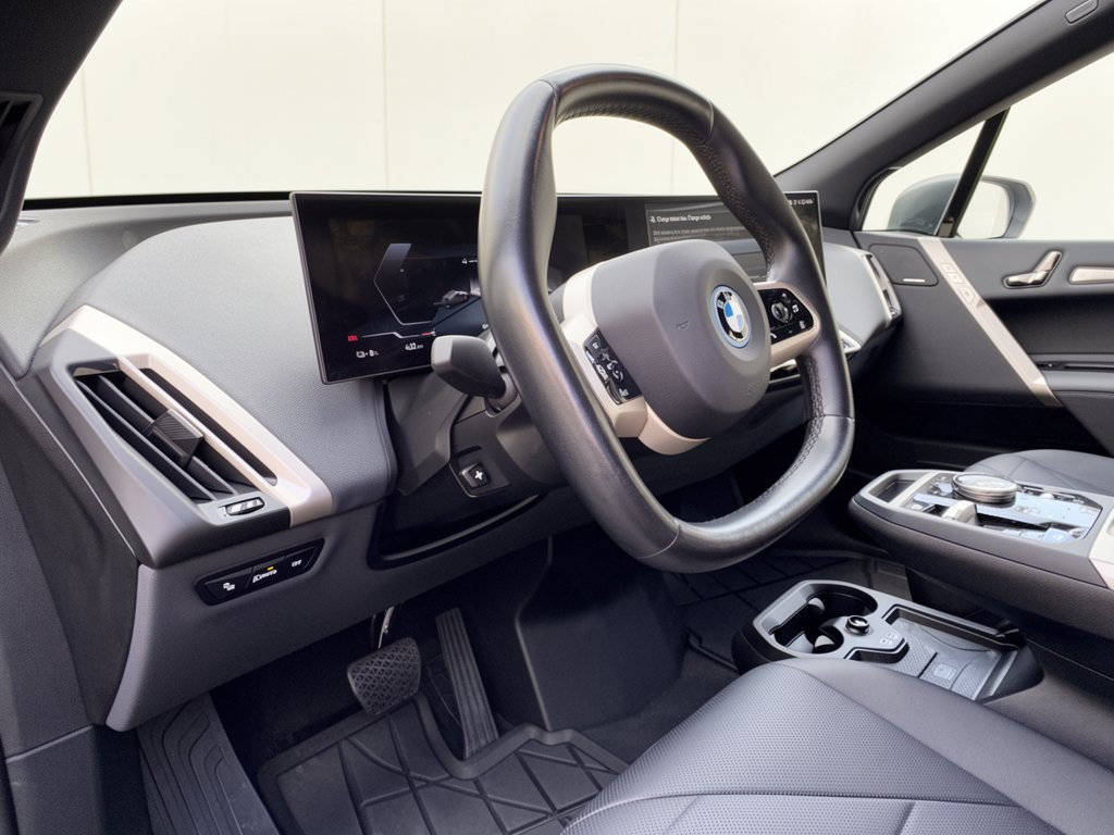 Certified 2024 BMW iX xDrive50 w/ Premium Package AWD/4WD image 4