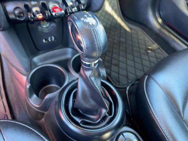 Used 2018 MINI Cooper 2-Door Hardtop image 12