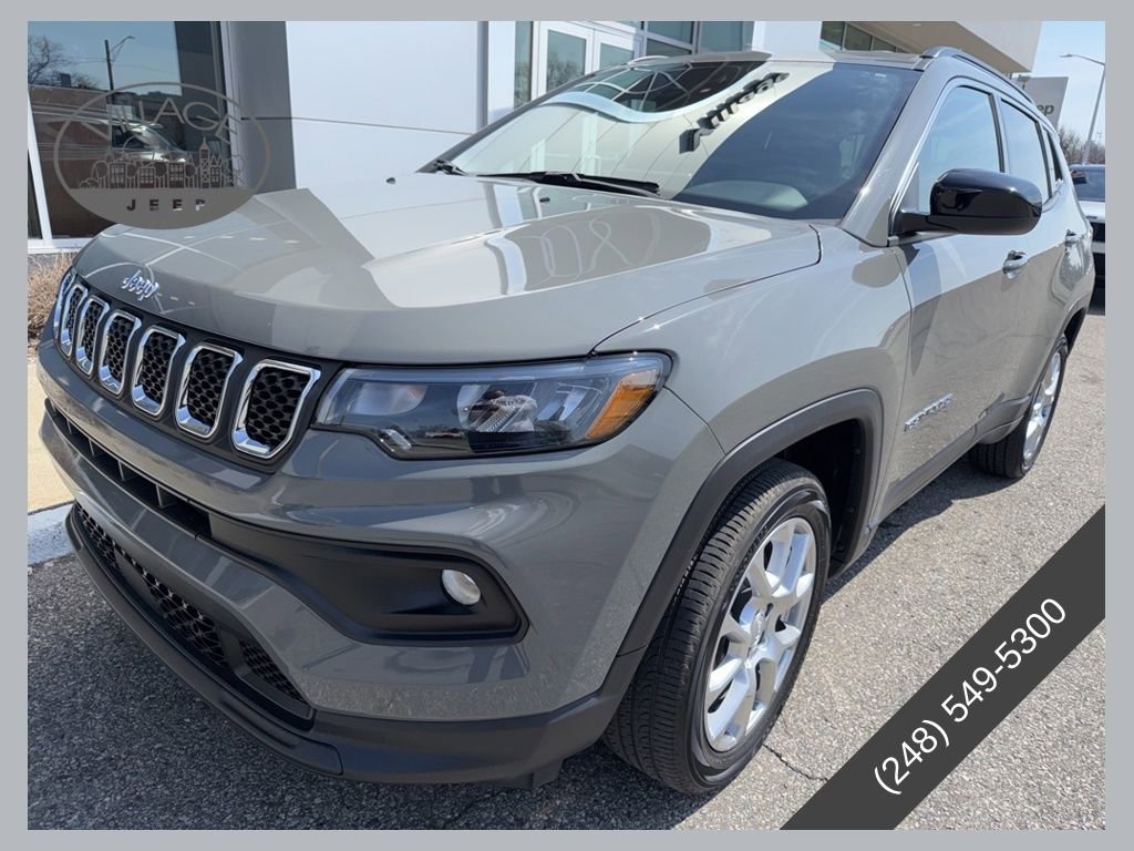 Used 2023 Jeep Compass Latitude image 1