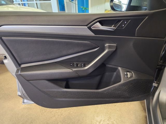 Used 2024 Volkswagen Jetta SE FWD image 10