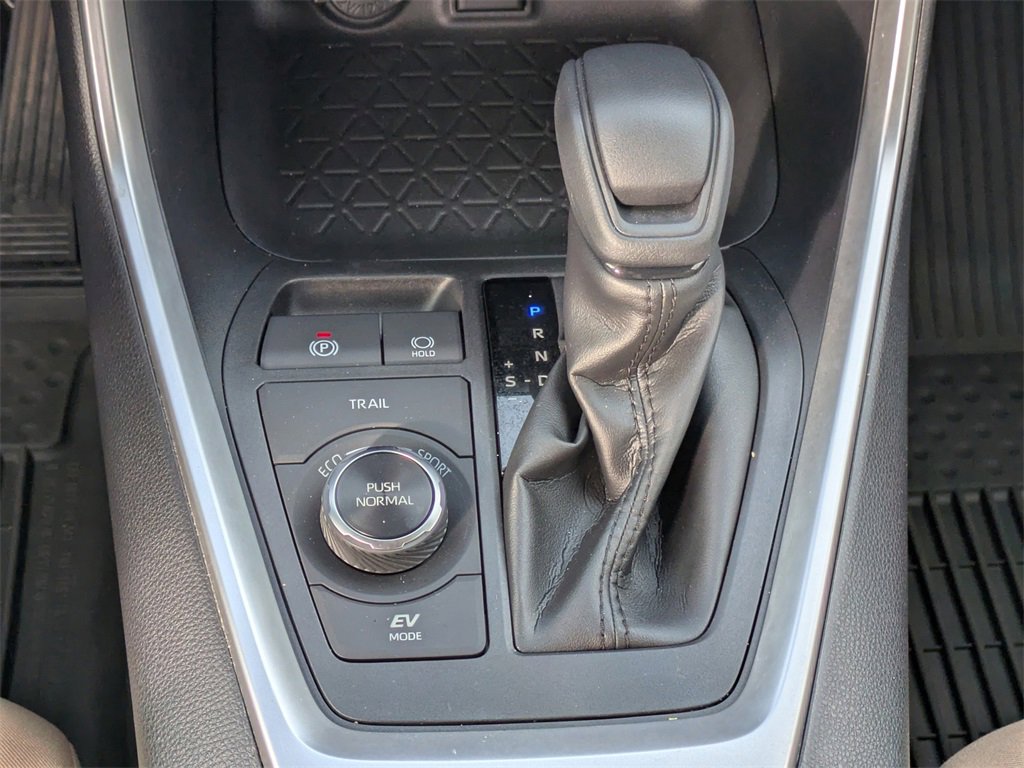 Used 2022 Toyota RAV4 XLE image 18