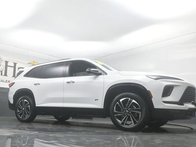 Used 2025 Buick Enclave Sport Touring image 2