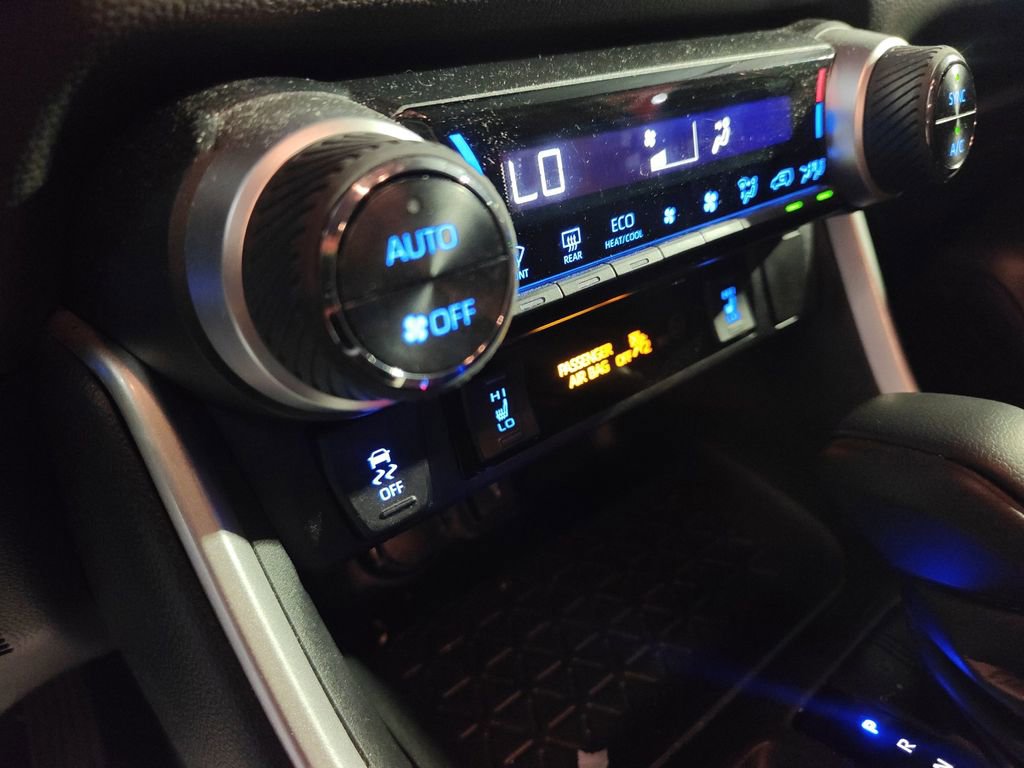 Used 2021 Toyota RAV4 XLE w/ XLE Grade Weather Package image 10
