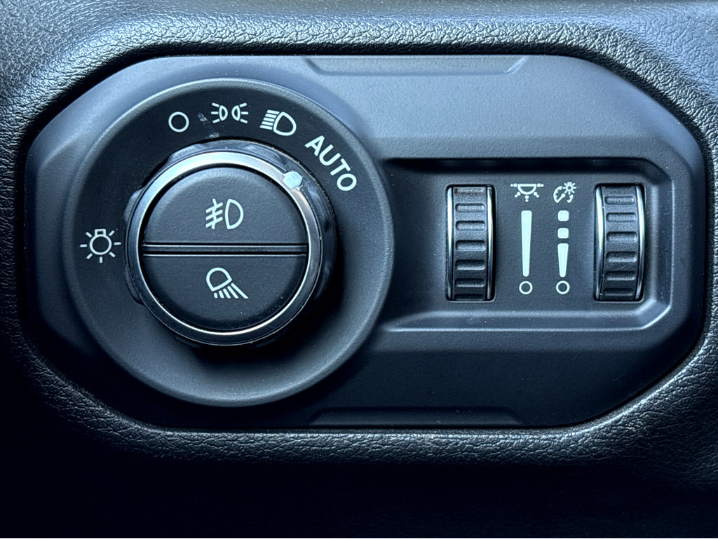 Used 2021 Jeep Gladiator Willys image 13