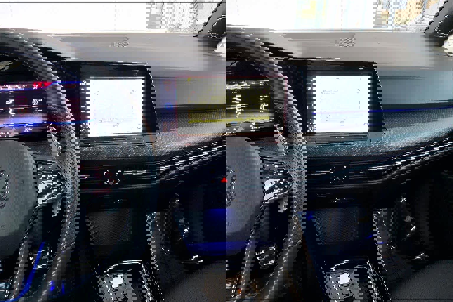 Used 2024 Volkswagen Golf R image 6