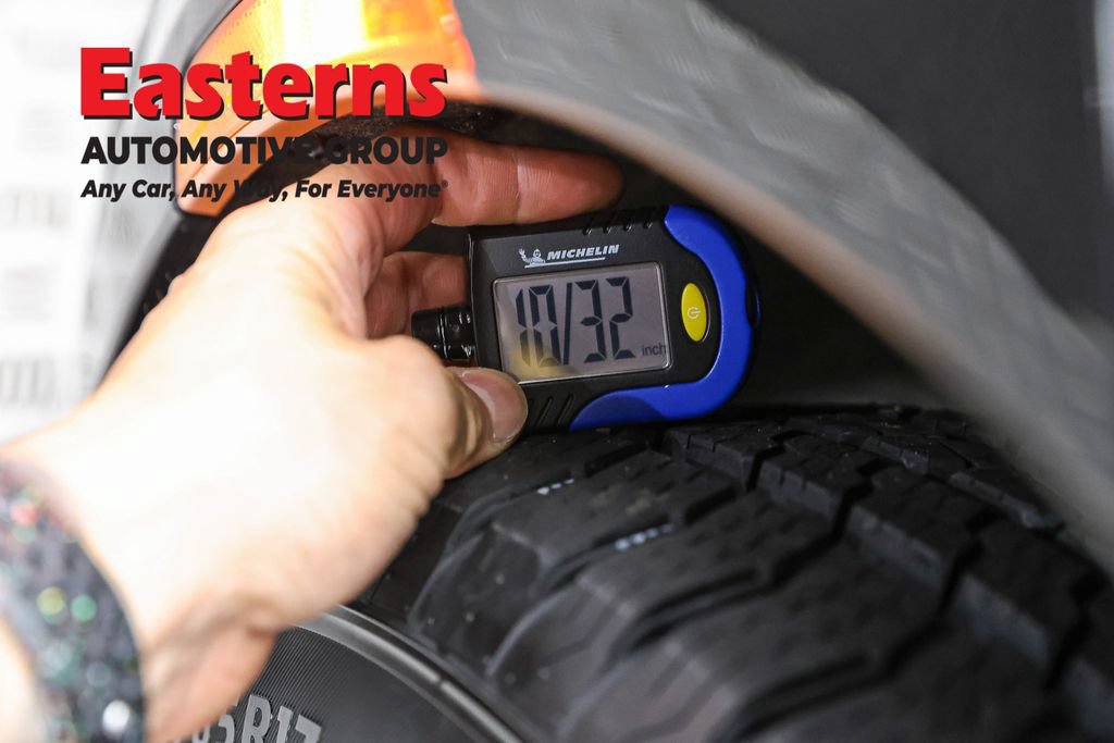 Used 2023 Chrysler Pacifica Touring-L FWD image 28
