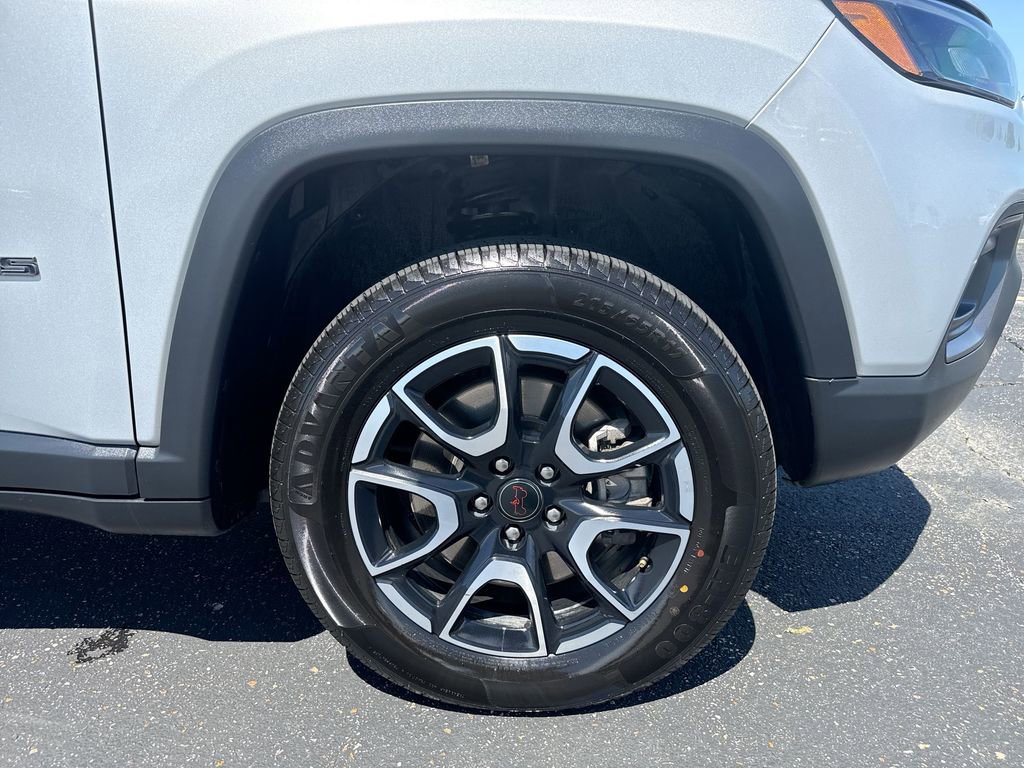 Used 2025 Jeep Compass Trailhawk image 10