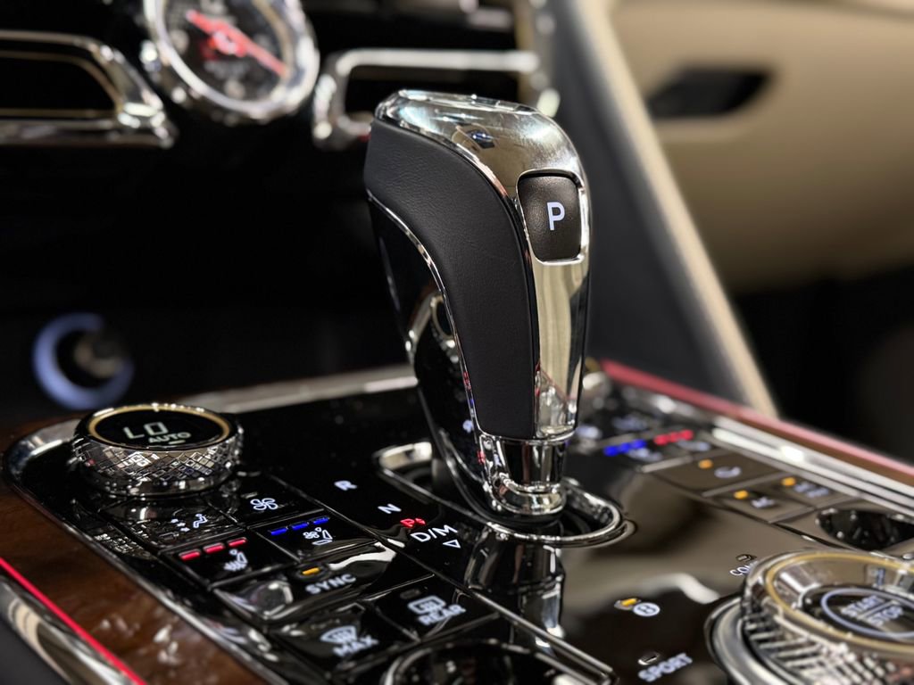 Used 2022 Bentley Flying Spur Plug-In Hybrid image 69