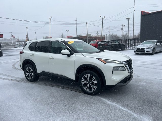 Used 2023 Nissan Rogue SV image 2