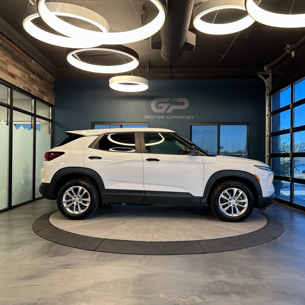 Used 2025 Chevrolet TrailBlazer LS w/ LS Convenience Package image 2