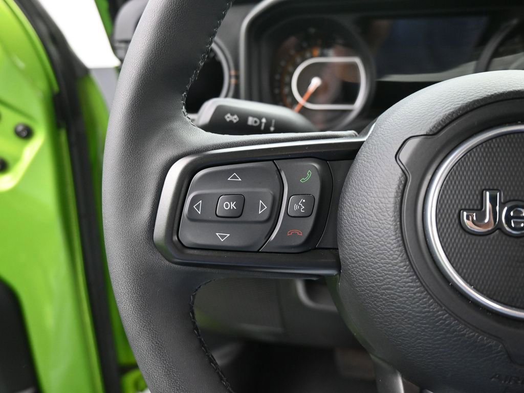 Used 2025 Jeep Gladiator Mojave w/ Safety Group image 31