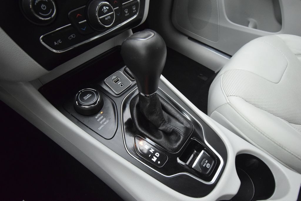 Used 2019 Jeep Cherokee Limited AWD/4WD image 22