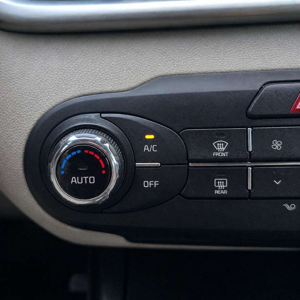 Used 2018 Kia Sorento FWD image 38