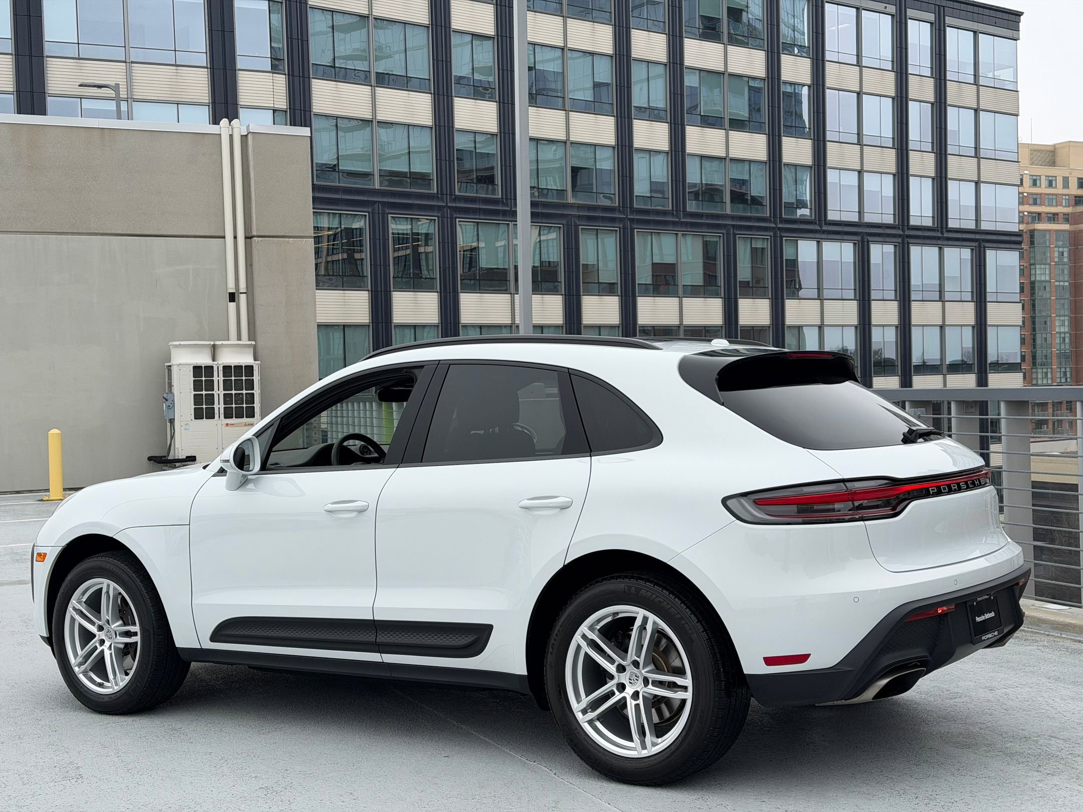Certified 2023 Porsche Macan image 3