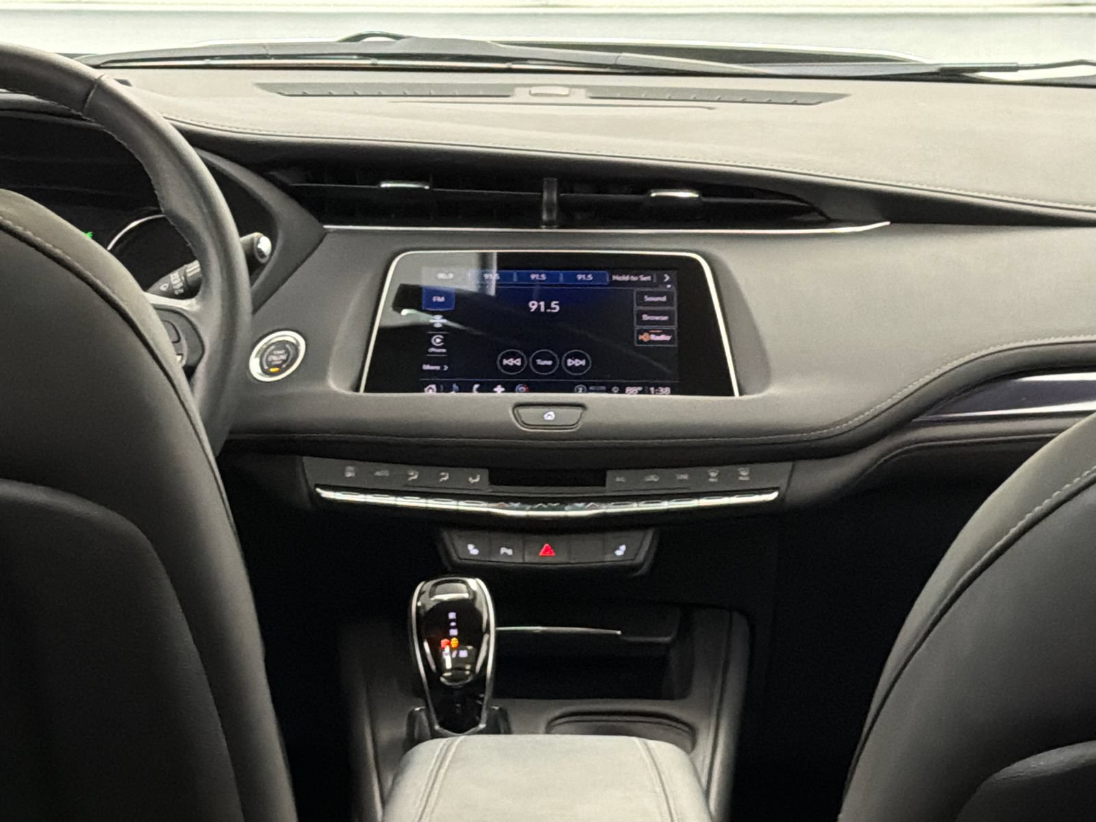 Used 2022 Cadillac XT4 Luxury w/ Cold Weather Package AWD/4WD image 10