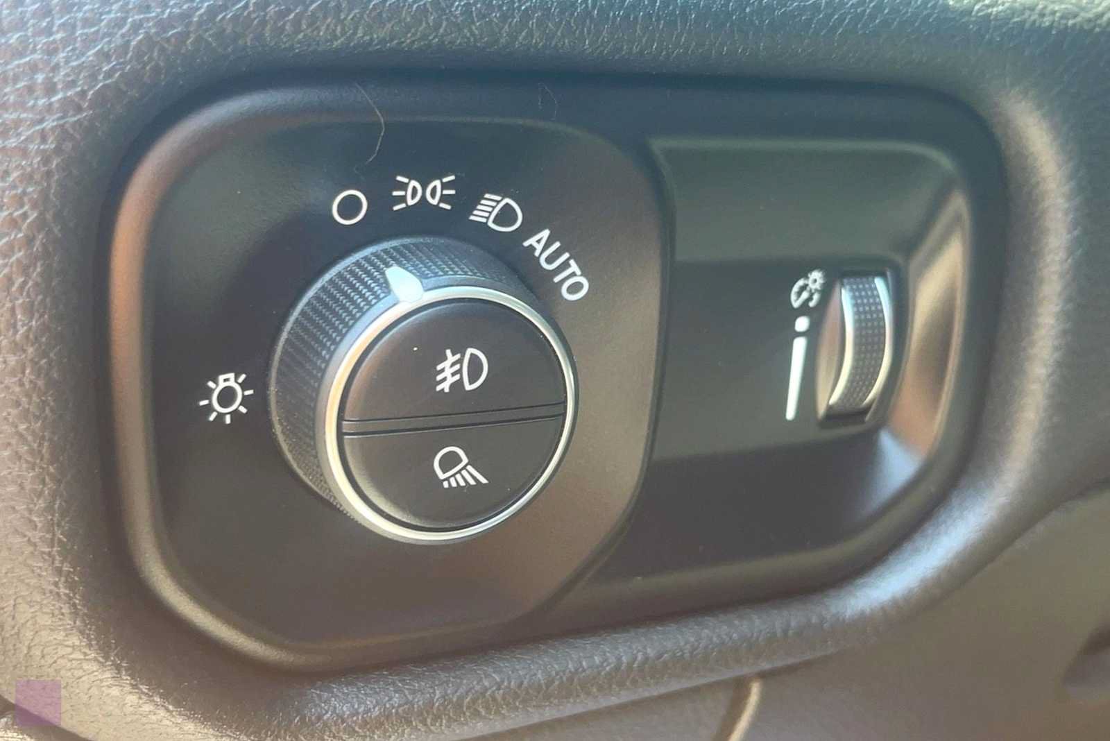 Used 2024 RAM 1500 Big Horn AWD/4WD image 15
