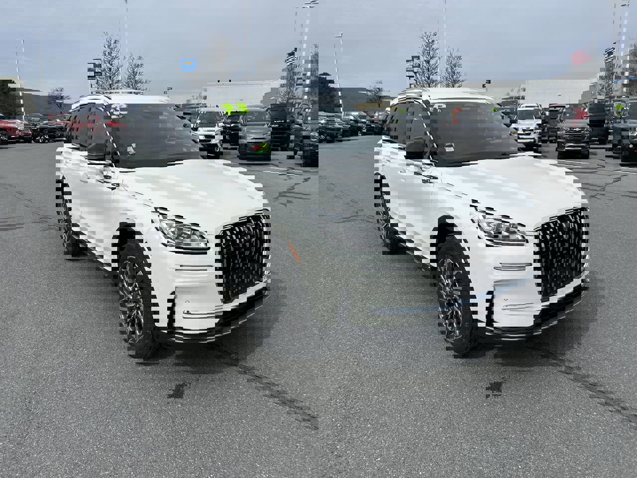 Used 2023 Lincoln Corsair Reserve w/ Equipment Group 201A image 1