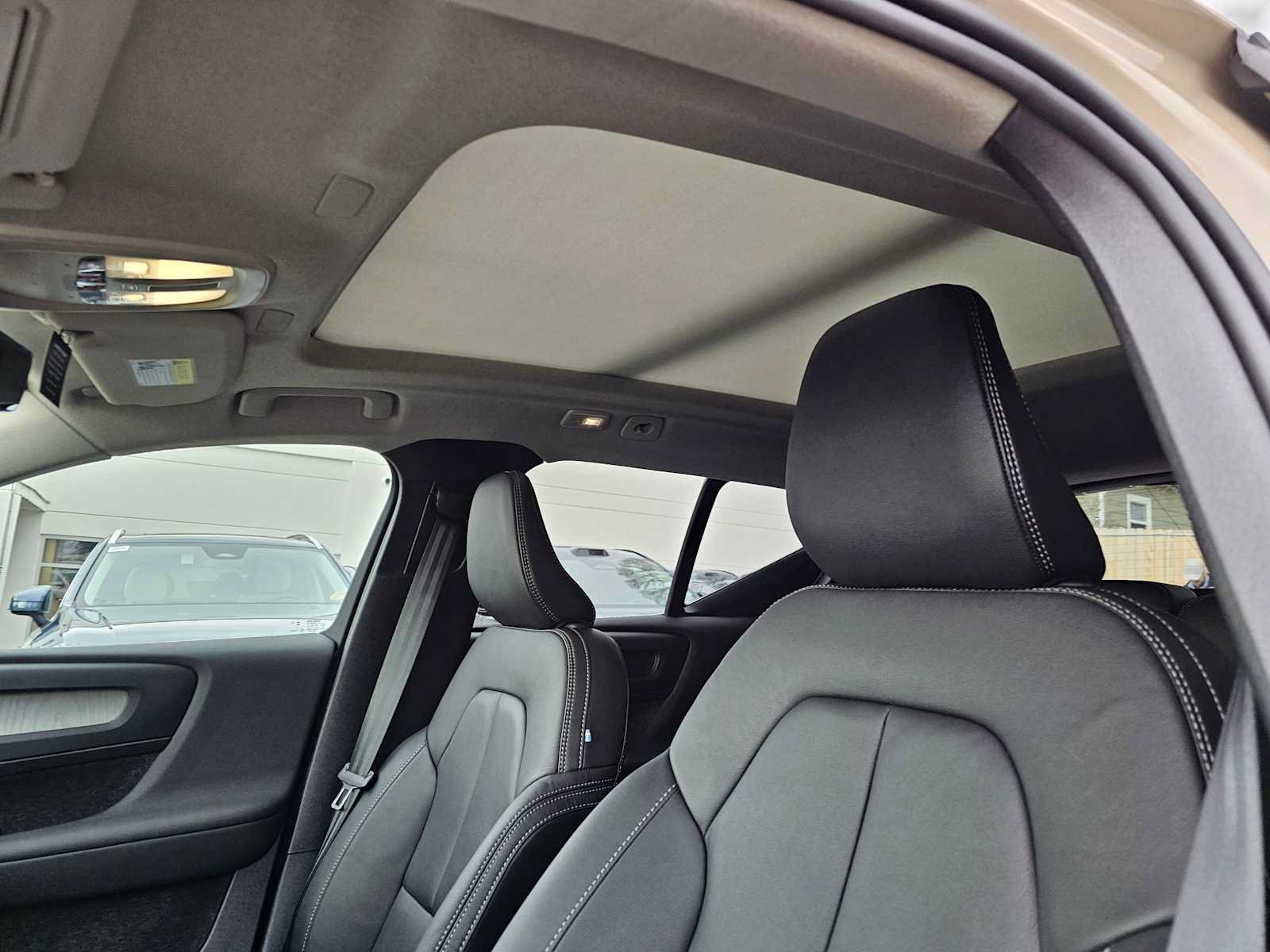 New 2025 Volvo XC40 B5 Plus w/ Climate Package AWD/4WD image 26