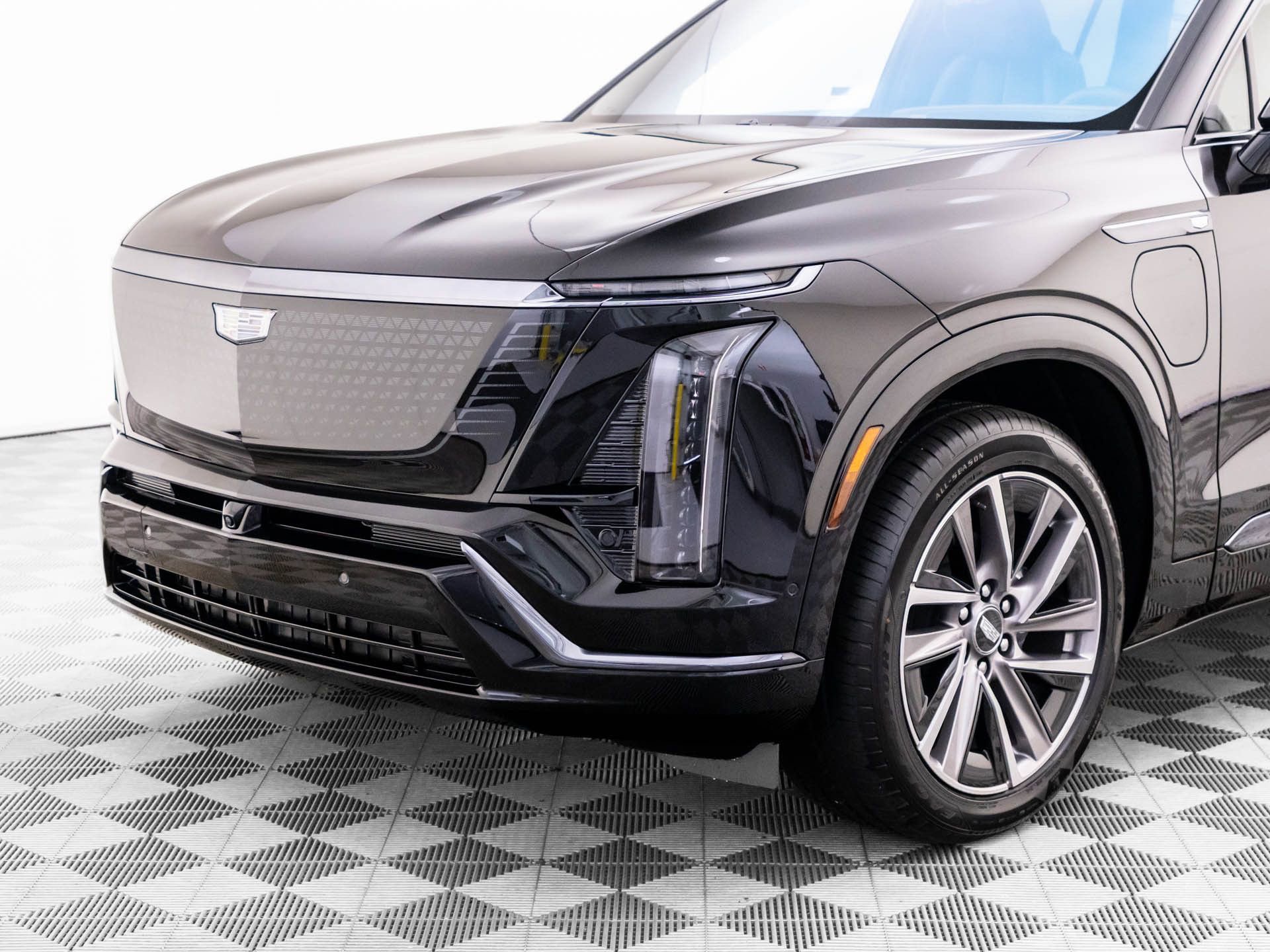 New 2026 Cadillac Vistiq Luxury w/ LPO, Floor Liner Package AWD/4WD image 38