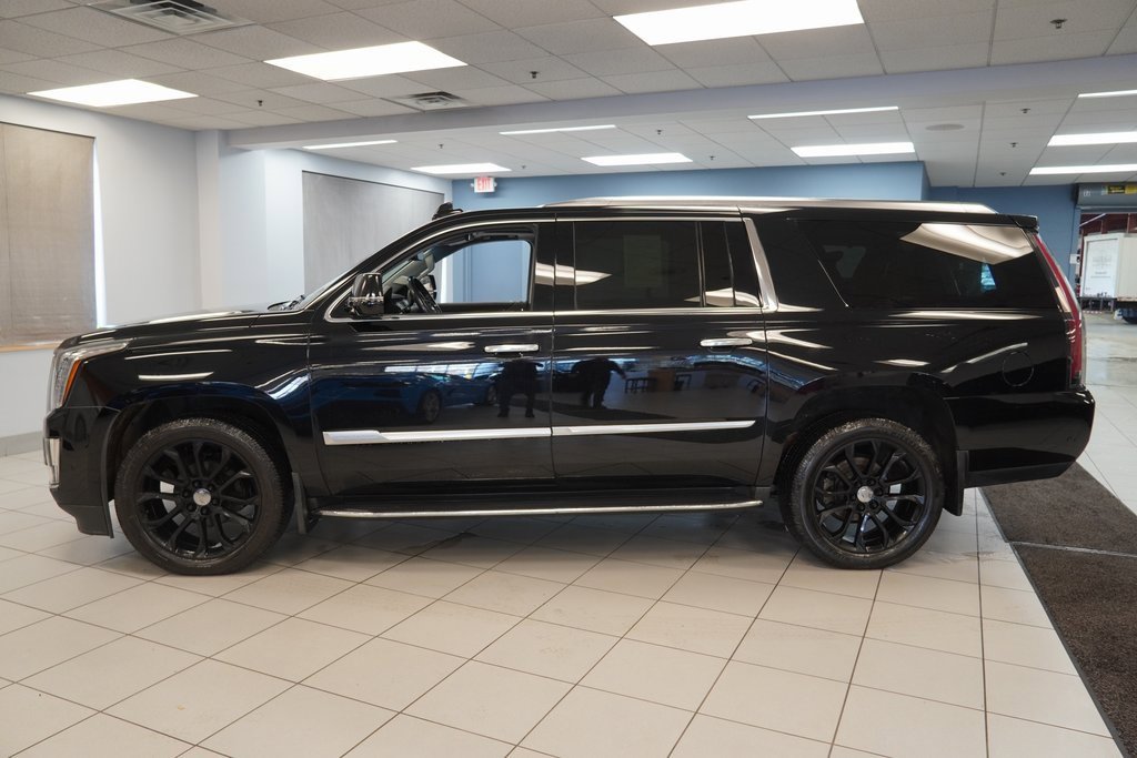 Used 2020 Cadillac Escalade ESV Luxury image 2