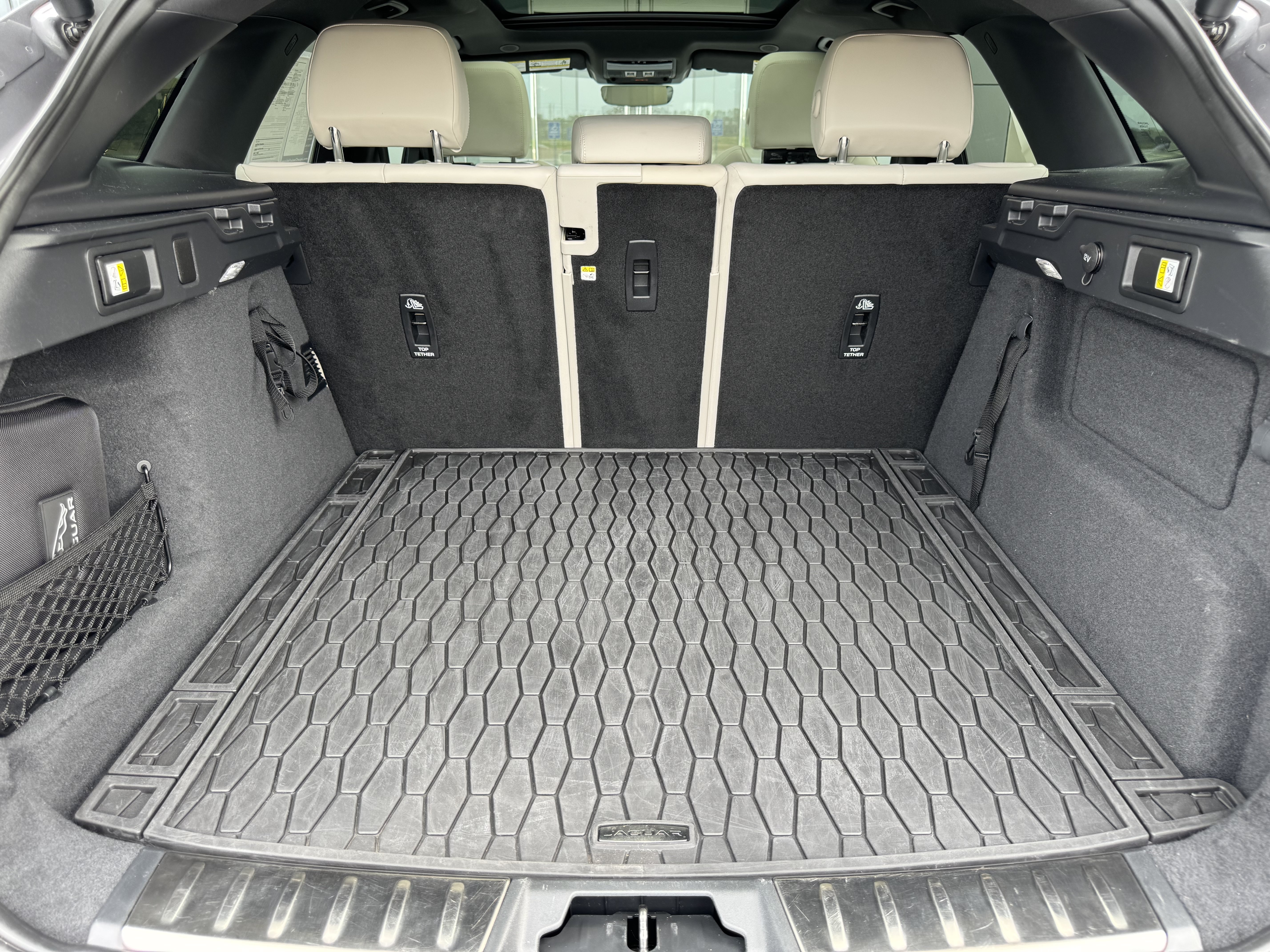Certified 2024 Jaguar F-PACE R-Dynamic S AWD/4WD image 31