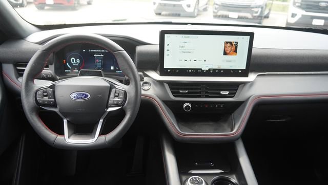 Used 2025 Ford Explorer ST-Line w/ ST-Line Street Pack AWD/4WD image 15