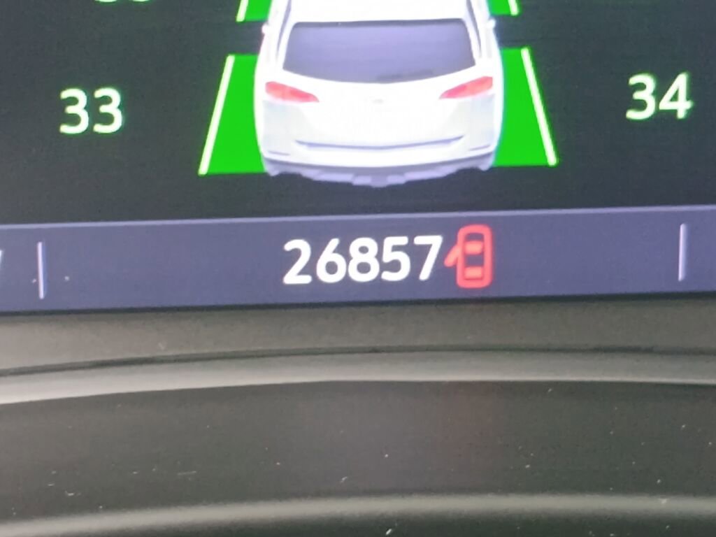 Used 2022 Chevrolet Equinox RS w/ Infotainment Package image 13