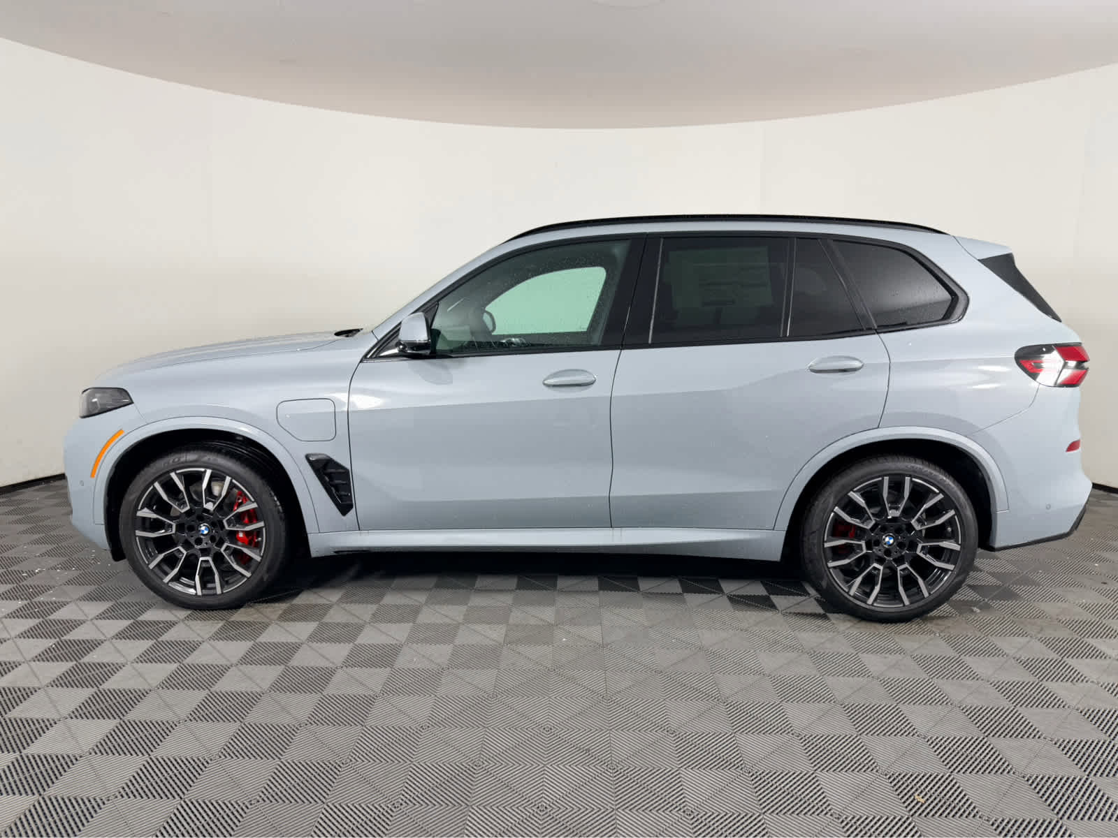 New 2026 BMW X5 xDrive50e w/ M Sport Package AWD/4WD image 5