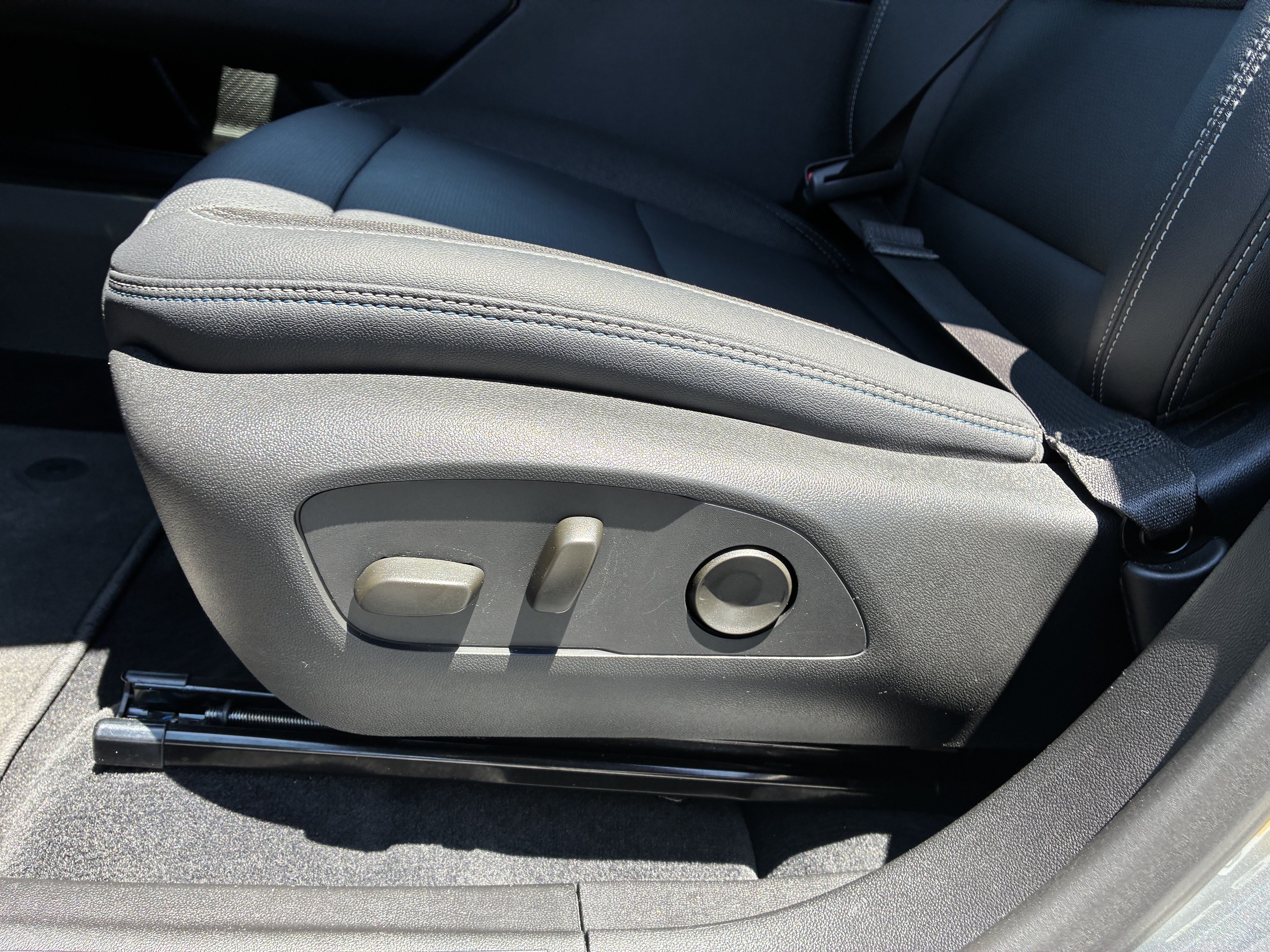 Used 2026 Chevrolet Equinox EV LT AWD/4WD image 25
