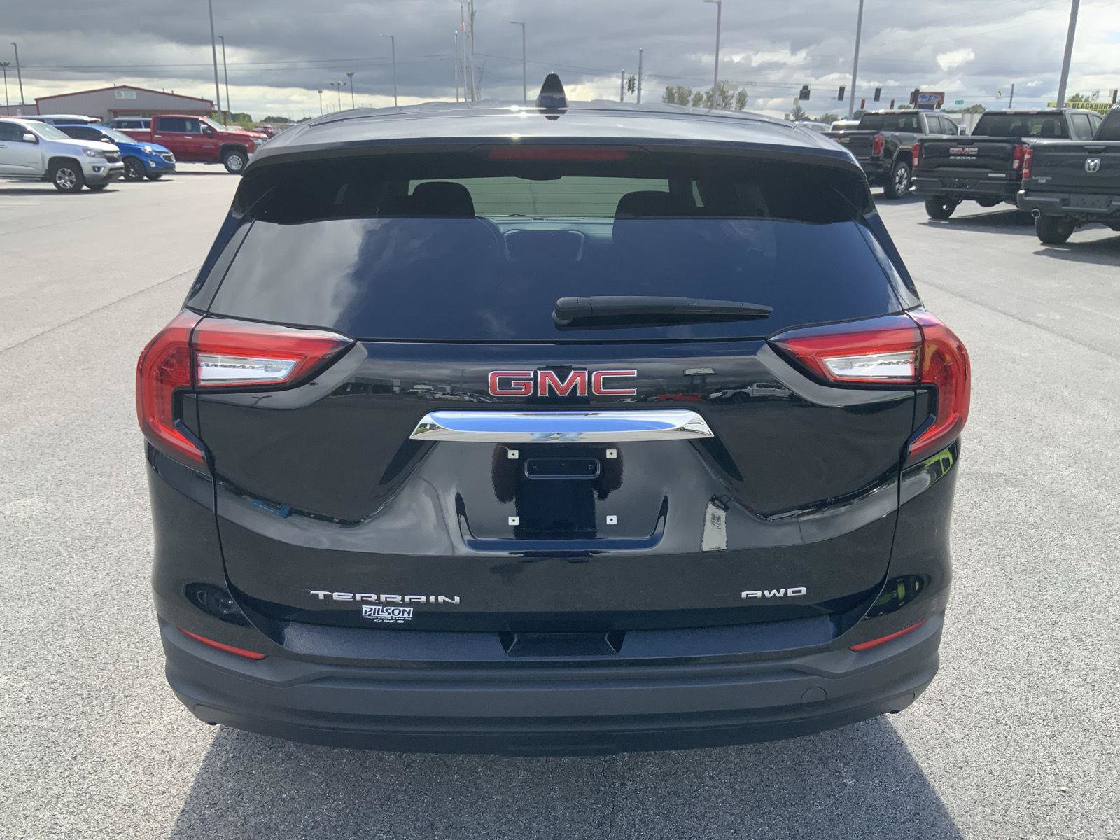 Used 2023 GMC Terrain SLE AWD/4WD image 9